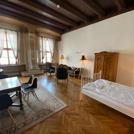 Main Square 18 King *