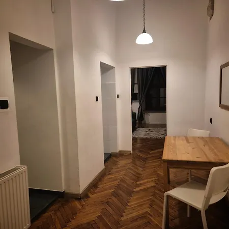 Main Square 18 King Apartment *