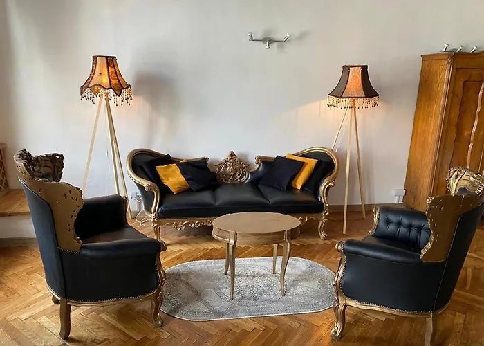 Main Square 18 King Apartment