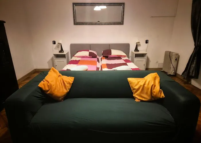 Main Square 18 King *