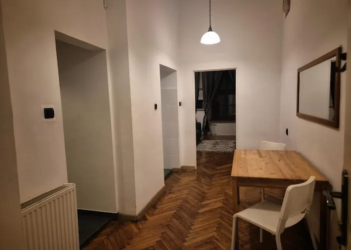 Main Square 18 King Apartment *