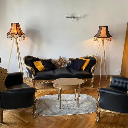 Main Square 18 King Apartman