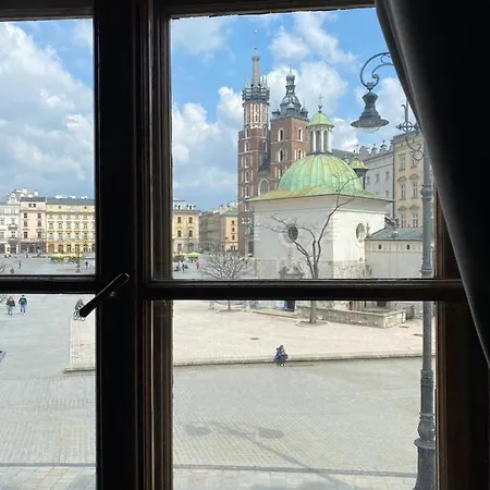 Main Square 18 King *